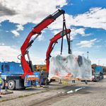 Two Fassi cranes in tandem lifting operation