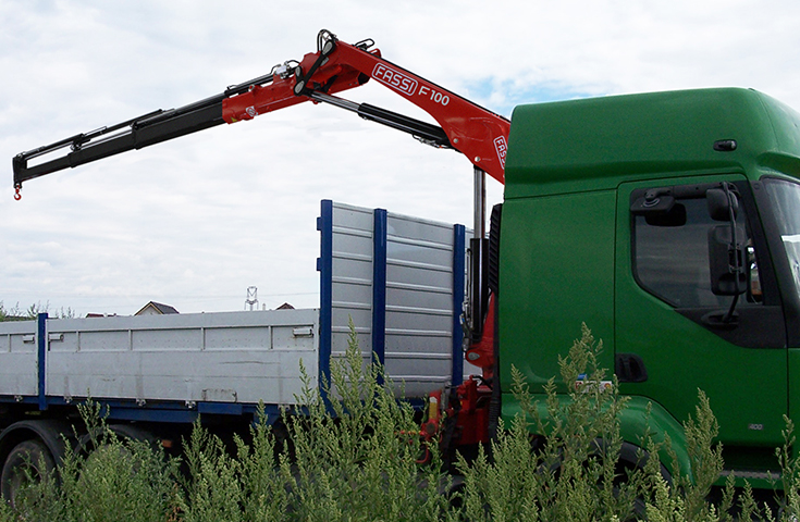 Utiliser une grue auxiliaire de camion avec une radiocommande