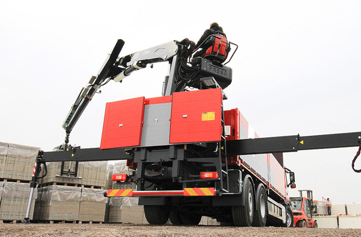 A Fassi F545RA crane installs Octopus sculpture - Fassi Crane