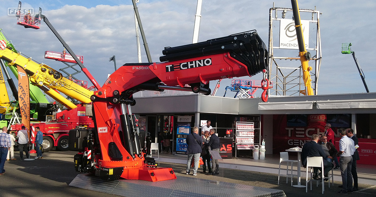 Der Fassi-Kran F1450R-XHP TECHNO läutet eine neue  und revolutionäre Generation von artikulierten Kranen ein