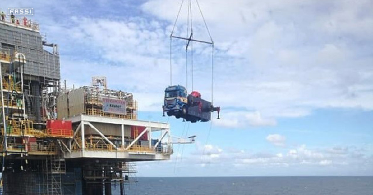 A Fassi F1950RAL 2 28 at work on an oil rig