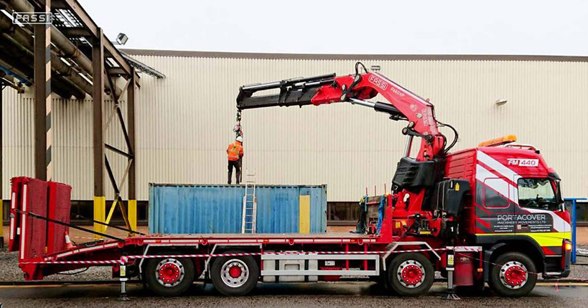 Fassi F660RA.2.26 for heavy-weight relocation