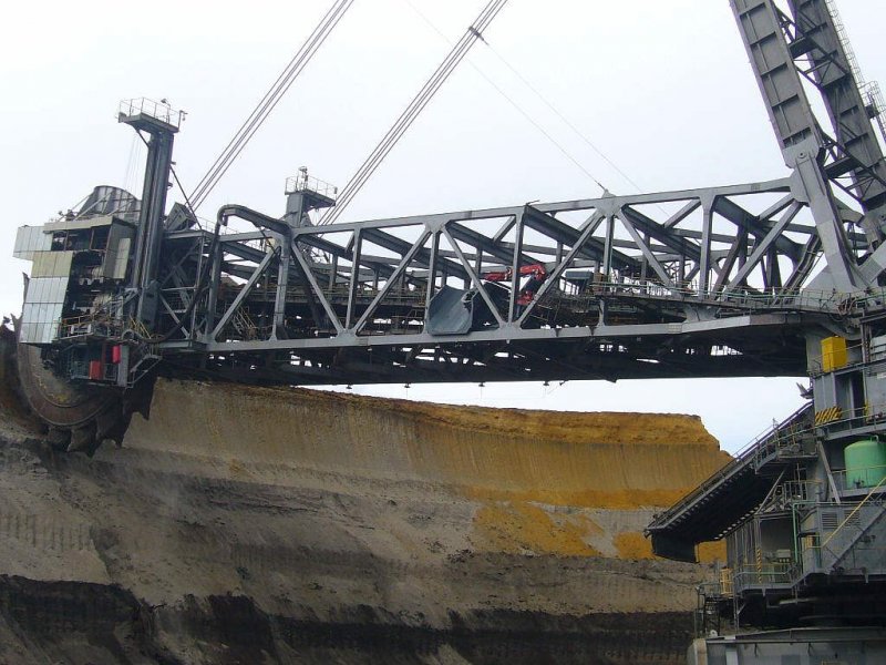Fassi-hydraulic-crane-at-Rhine-Brown-for-rwe