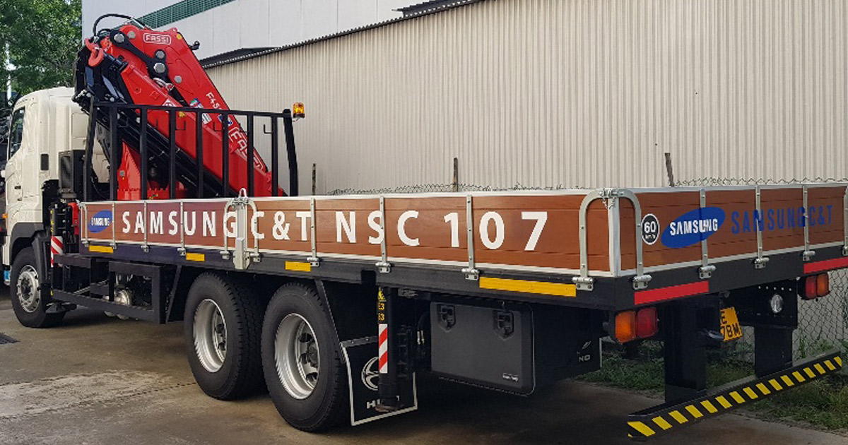 Deux Fassi F455RA au Singapour