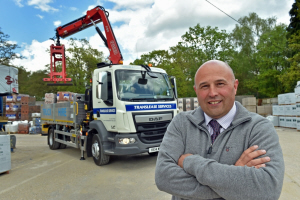 Fassi-crane-on-truck-for-builders-merchants