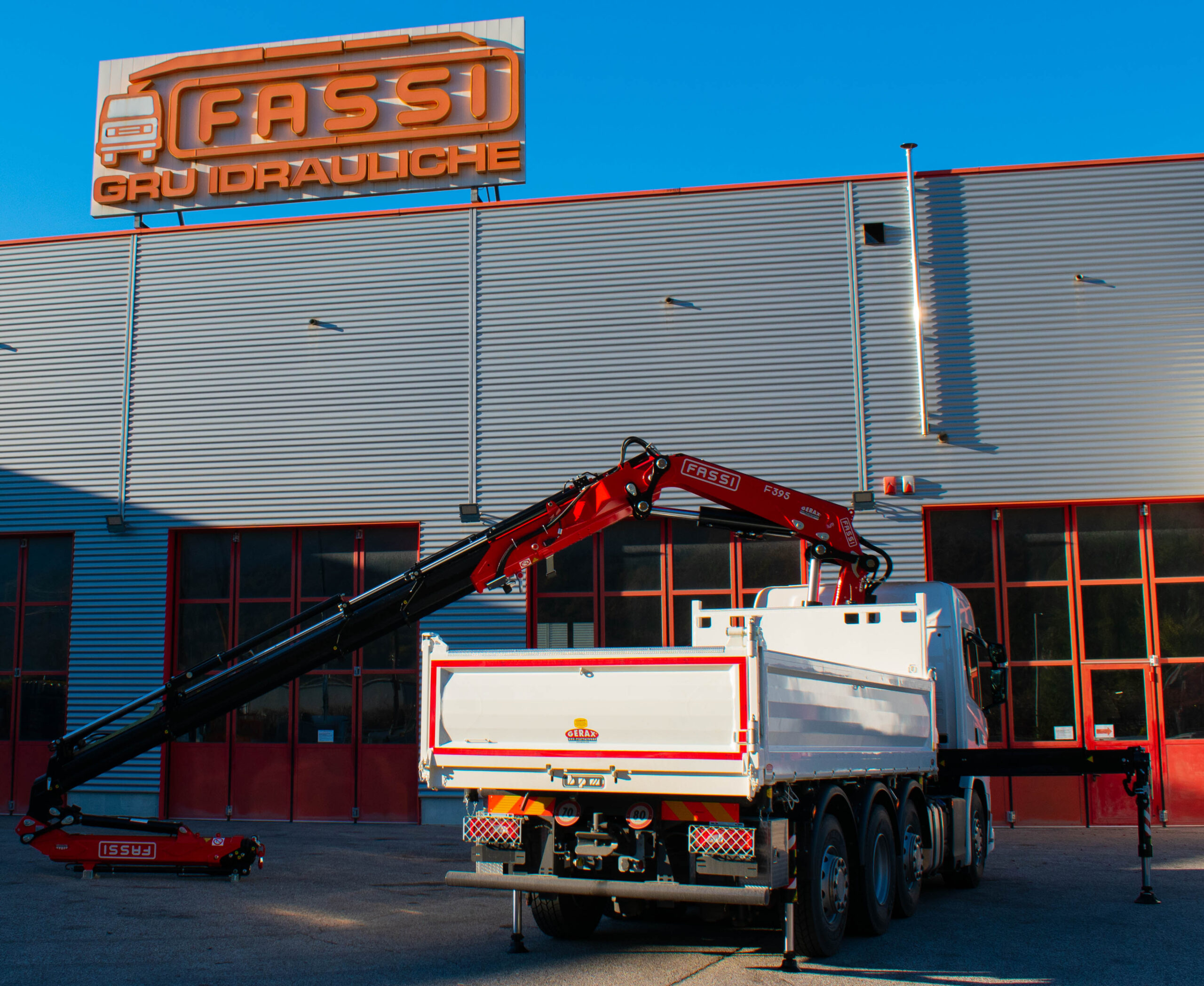 F395RA-2-25-xe-dynamic-with-L323-jib-on-Scania-G500-with-tipping-truck-body-on-three-sides-Gerax-Italy-2.jpg