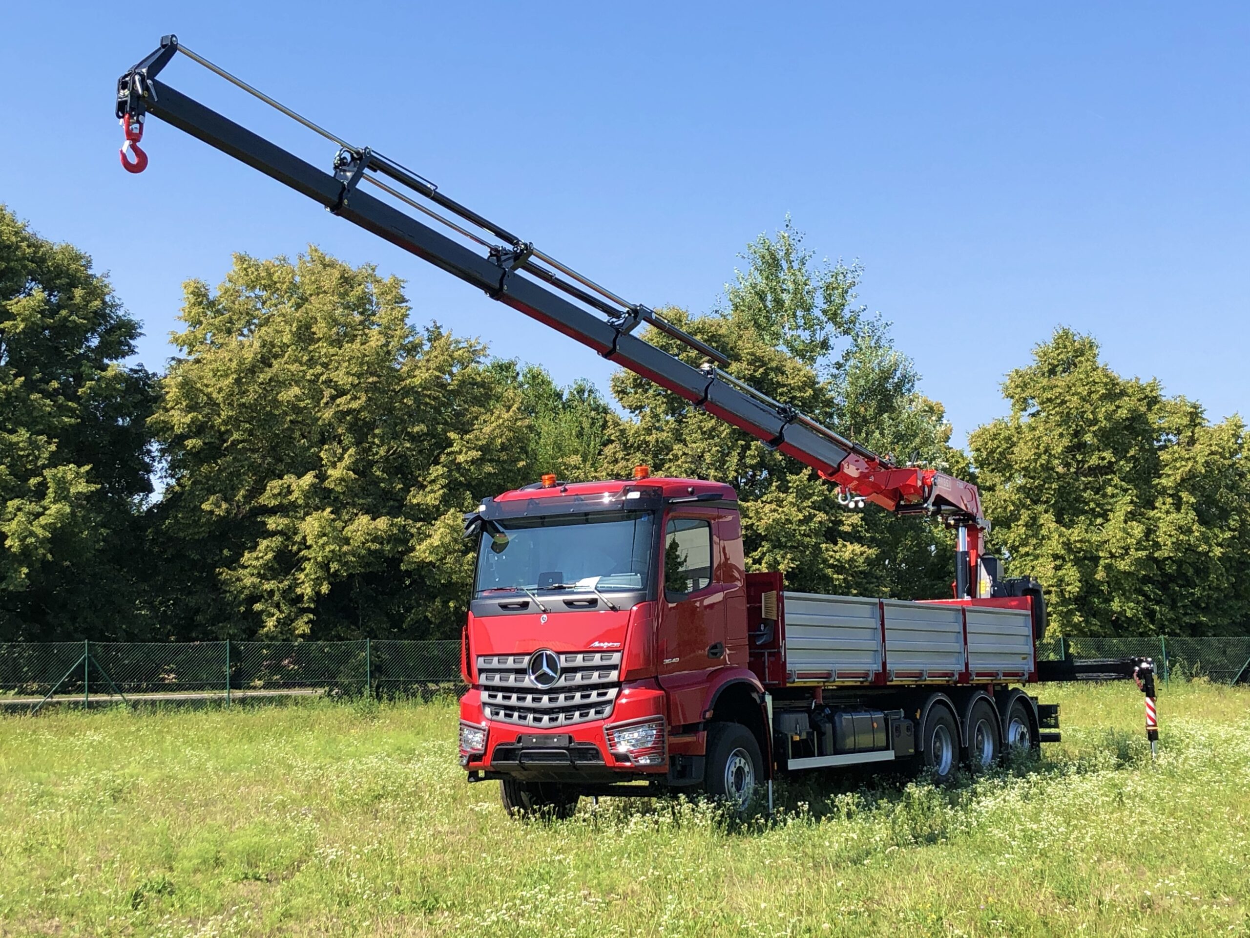 Fassi-F365RA-2-26-e-dynamic-crane-installed-on-Mercedes-S2-7400-tipper-truck-2.jpg
