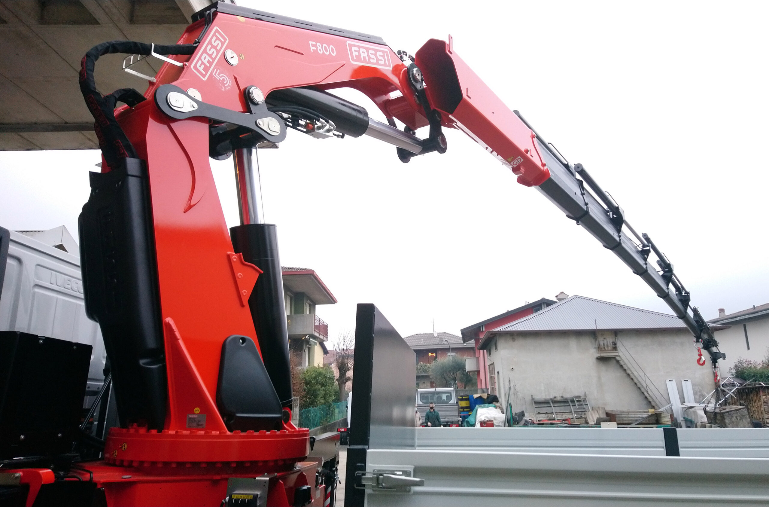 Fassi-F800RA-2-28-he-dynamic-on-an-IVECO-Trakker-440-8x8-of-pktrucks.com-NL-2.jpg