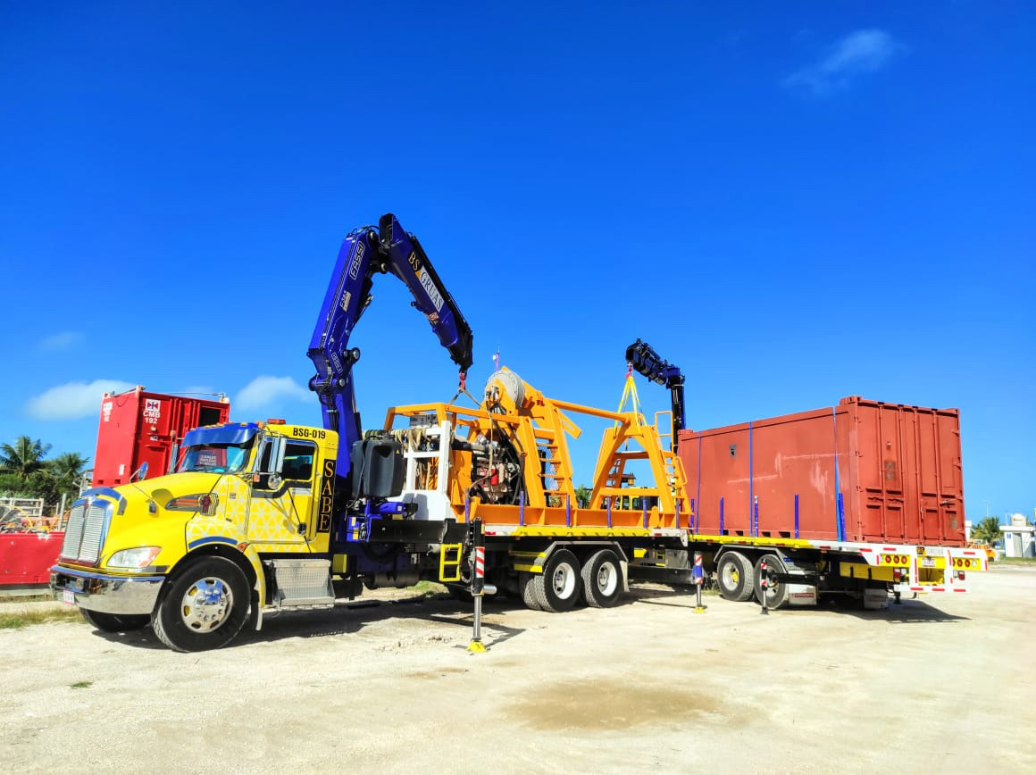 Two-Fassi-cranes-a-F295A-e-dynamic-and-F358A-e-dynamic-of-a-Mexican-customer-work-in-tandem-2.jpg