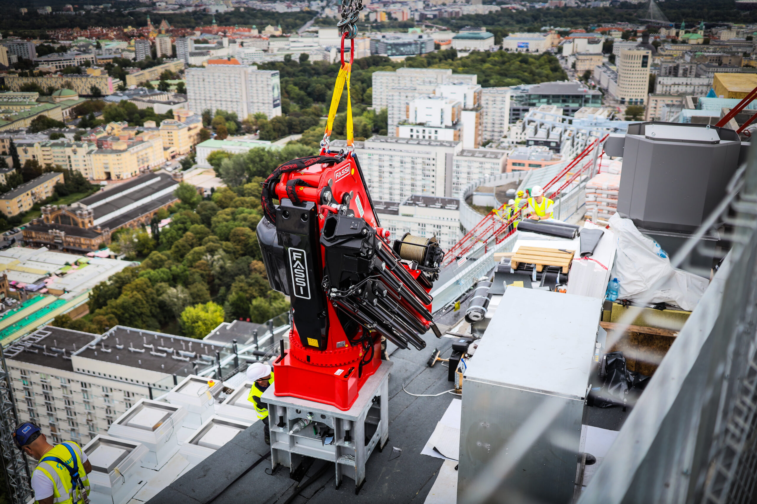 HDS-od-Hewea-na-najwyzszym-poziomie-130m-wysokosci-na-UPPER-ONE.-HDS-FASSI-F545RA.2-Projekt-Starbag-Real-Estate-projekt-Medusa-Group-1-scaled