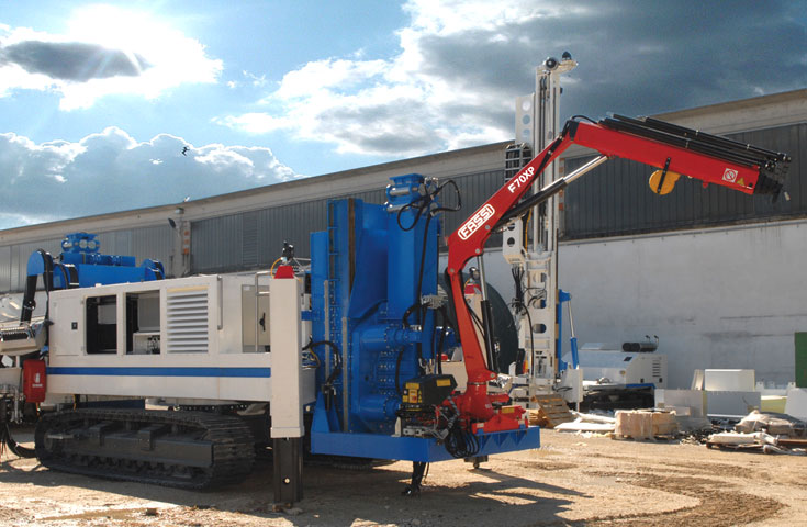 fassi-hydraulic-crane-F70A-e-active-01