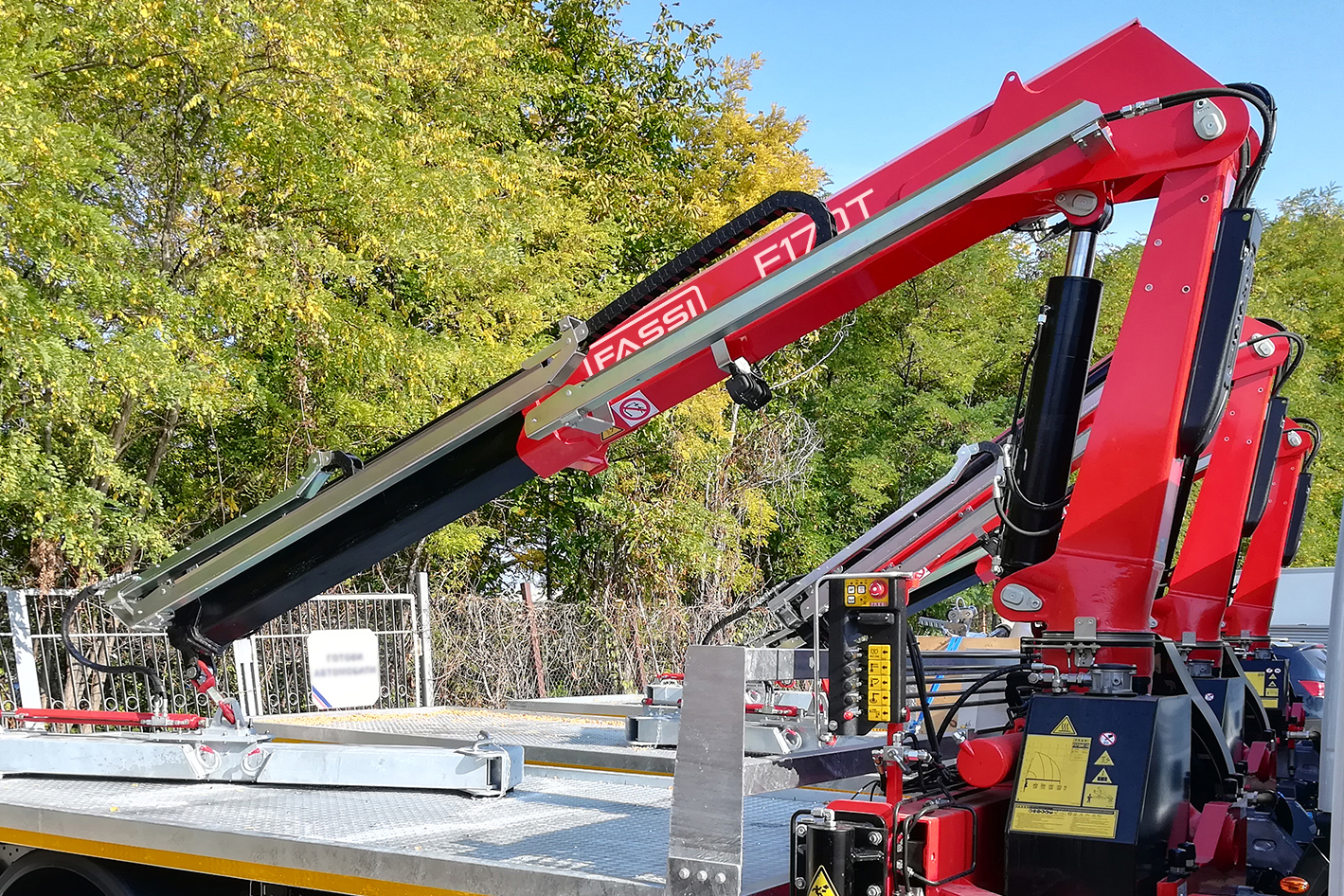 f170at-copertina-mobile