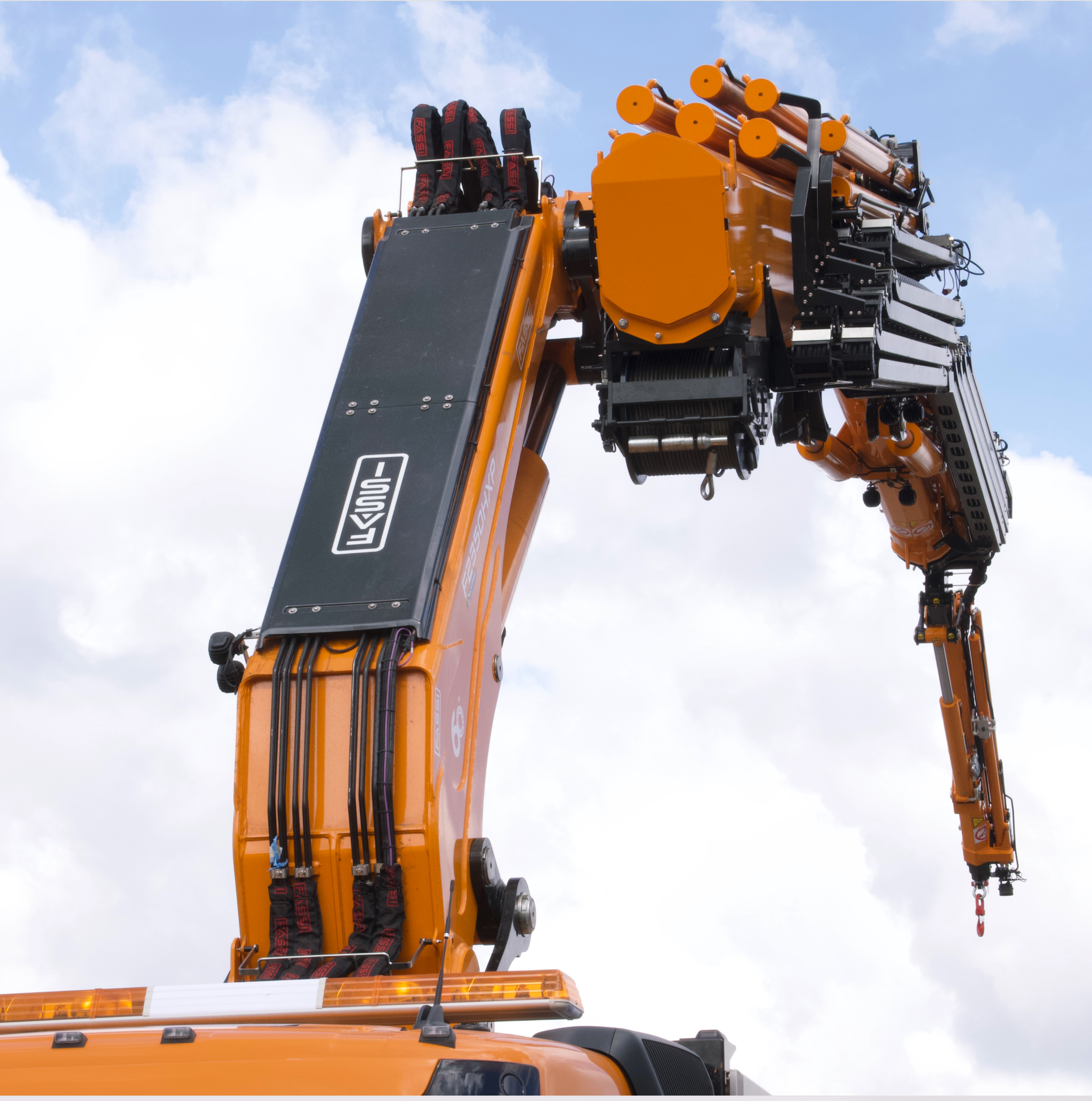 La F2350RL.2-HXP TECHNO protagonista in Olanda: Fassi presenta a Tilburg la più grande configurazione TECHNO mai realizzata